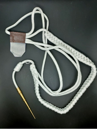 Аксельбант офицерский (1наконечник) шелк белый (с люрексной нитью)
